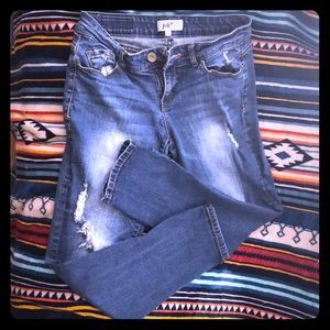 👖 Very cute, distressed comfy jeans!👍🏻
